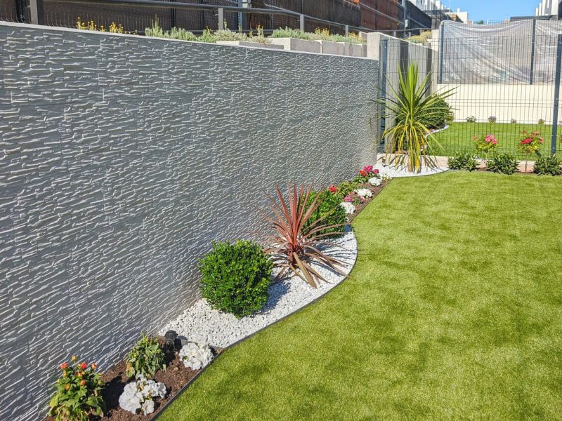 9 plantas exteriores resistentes para terrazas y jardines: duraderas y fáciles de cuidar
