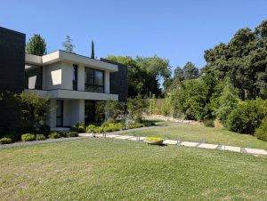 Tipología de suelos: Cómo influyen en el diseño, drenaje y salud del jardín